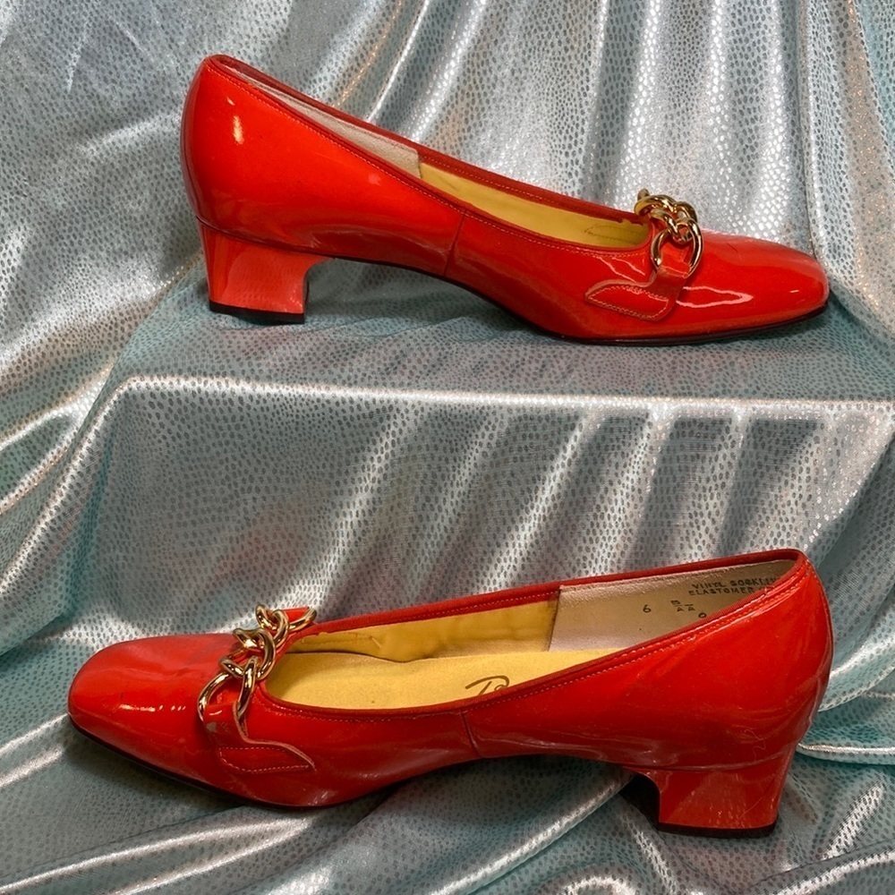 Vintage 70’s‎ orange vinyl low block heel pumps. “Risqué”. 3. Size 6b